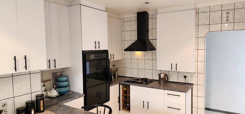 3 Bedroom Property for Sale in Glenhaven Western Cape